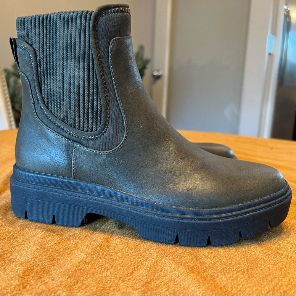 Dr. Scholl’s Olive Green Chunky Chelsea Boots Platform Lug Sole Women’s 6 NEW